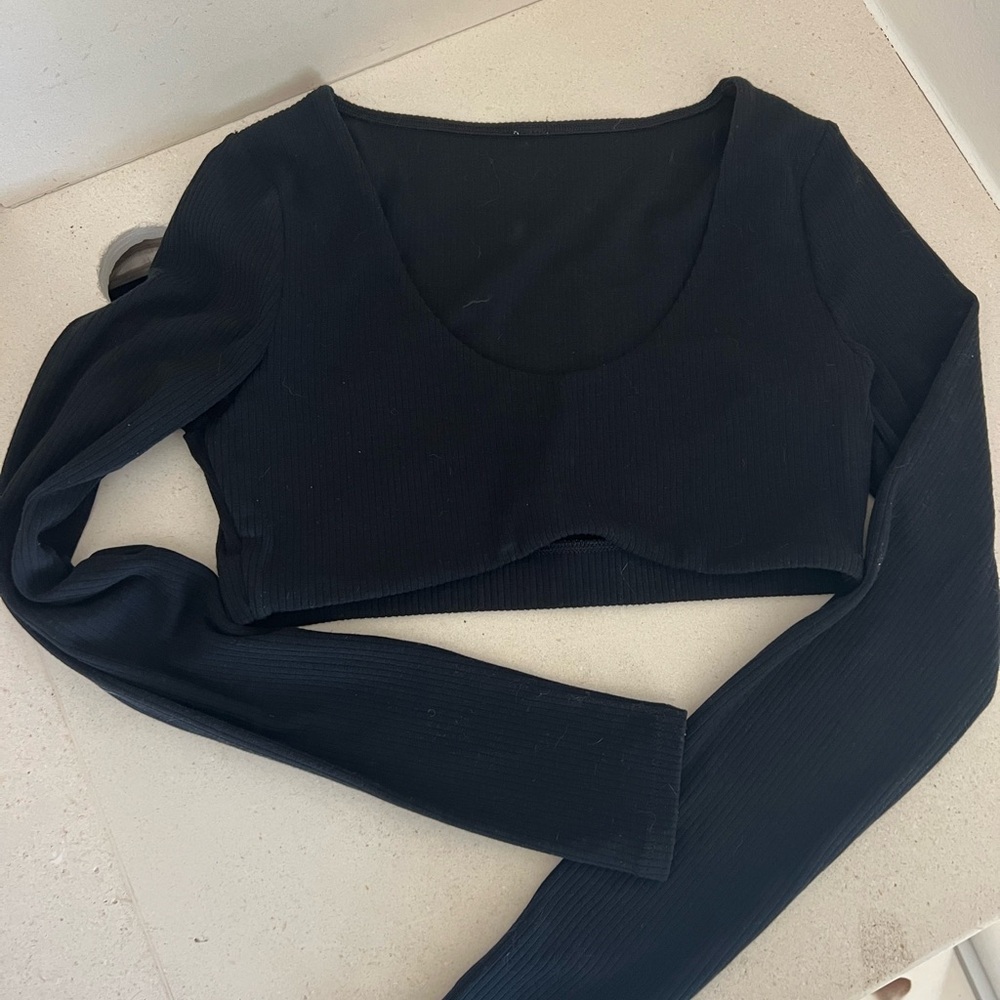Alo long sleeve black crop top. Size small